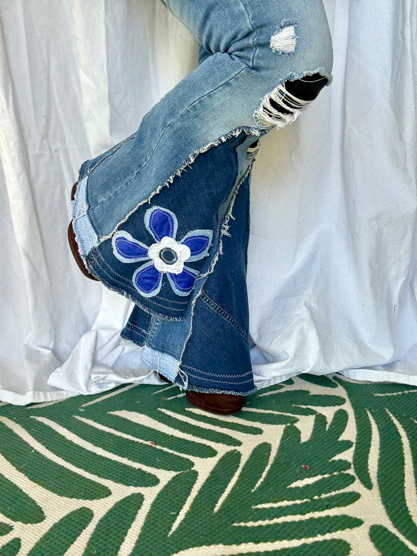Blue Daisy Bell Bottom Jeans (size 1/2)