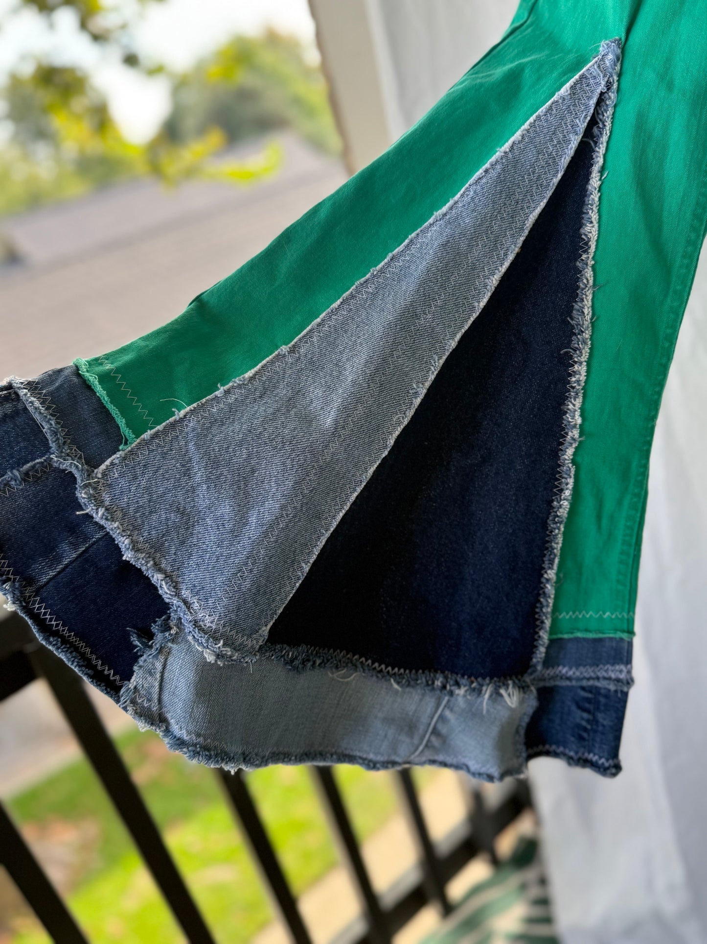 Green Bell Bottom Jeans (size 8) – Retro Denim Contrast Flare