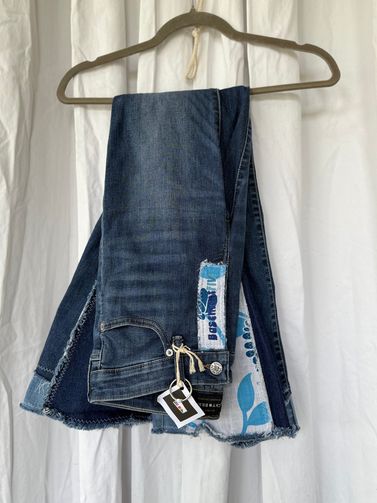 Blue Floral Bell Bottom Jeans (size 2)– Retro Boho Vibes