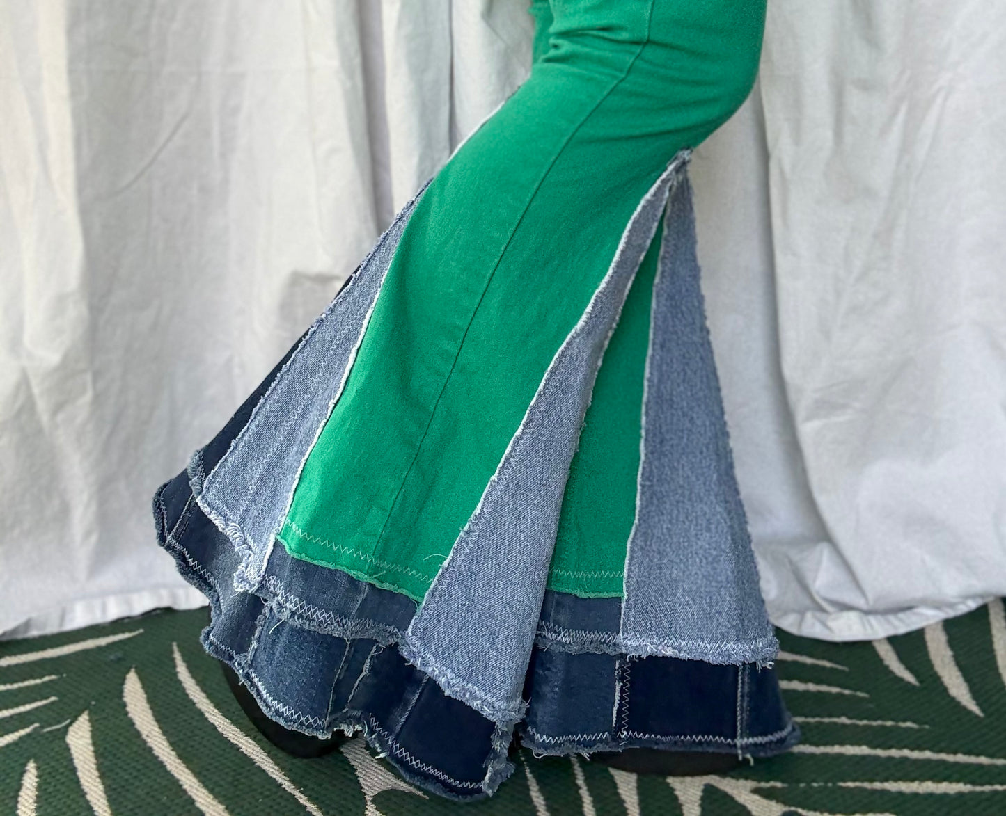 Green Bell Bottom Jeans (size 8) – Retro Denim Contrast Flare