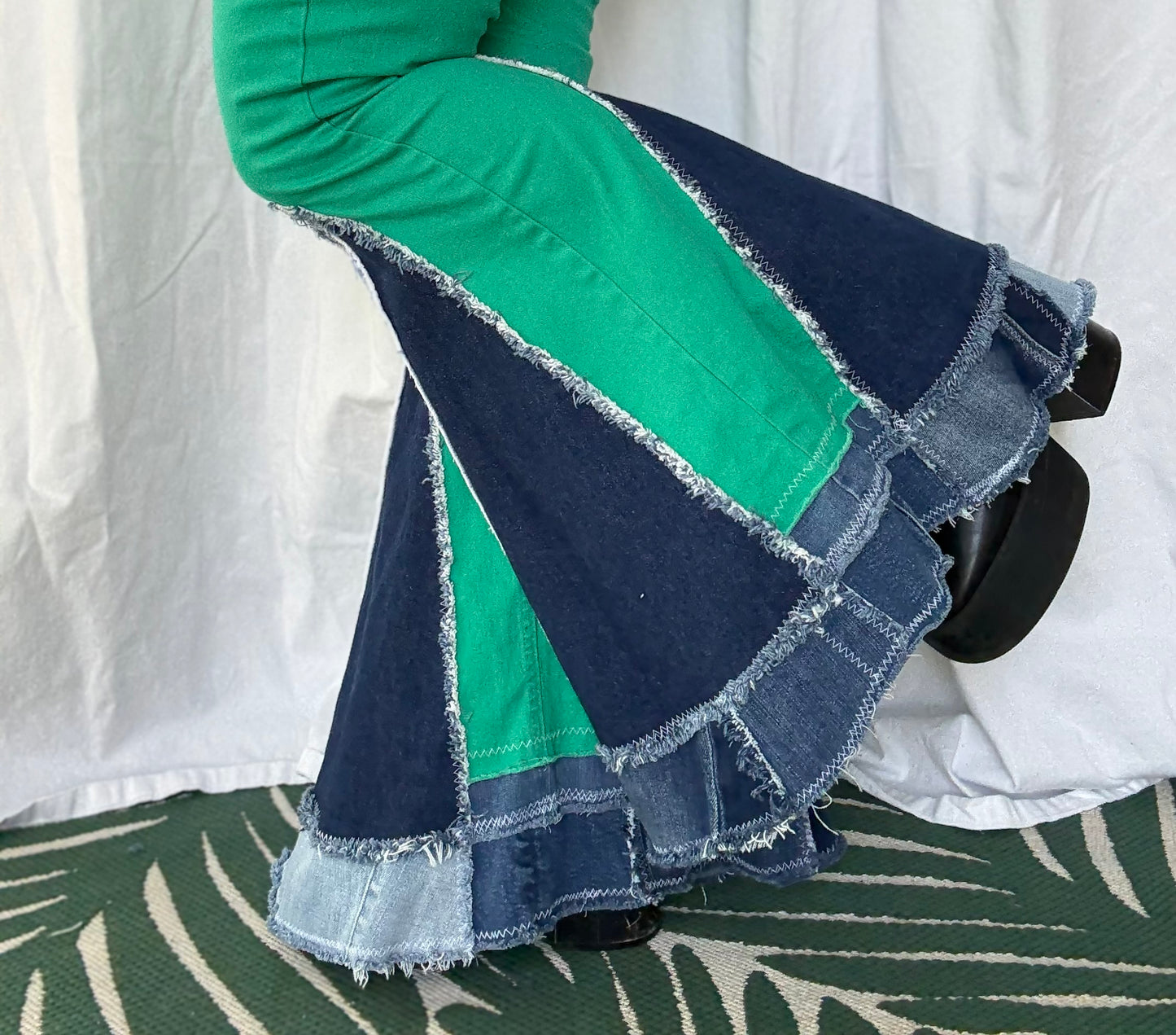 Green Bell Bottom Jeans (size 8) – Retro Denim Contrast Flare