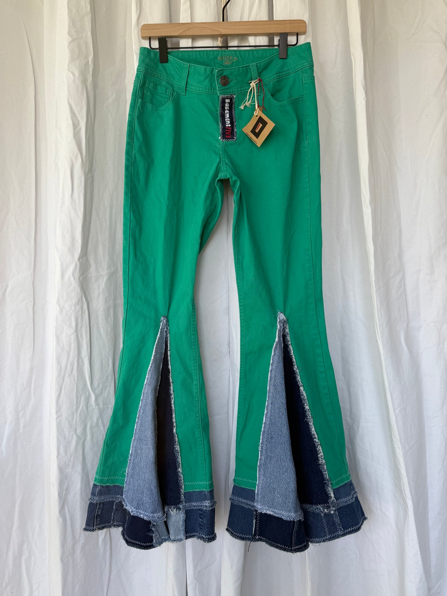 Green Bell Bottom Jeans (size 8) – Retro Denim Contrast Flare