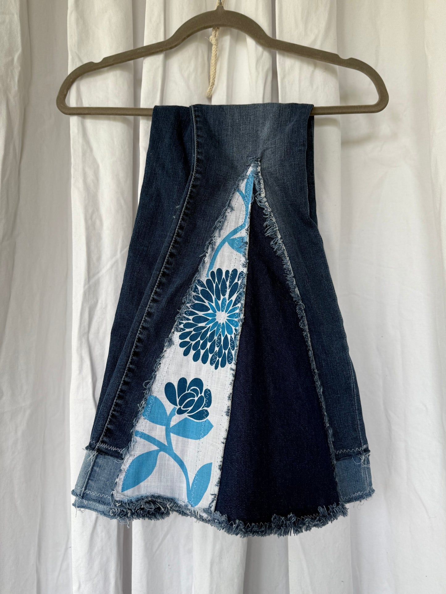 Blue Floral Bell Bottom Jeans (size 2)– Retro Boho Vibes
