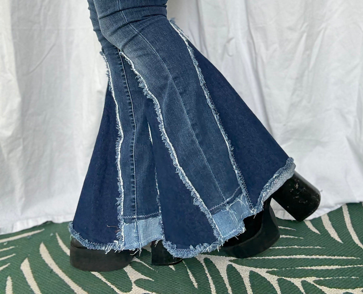 Blue Floral Bell Bottom Jeans (size 2)– Retro Boho Vibes