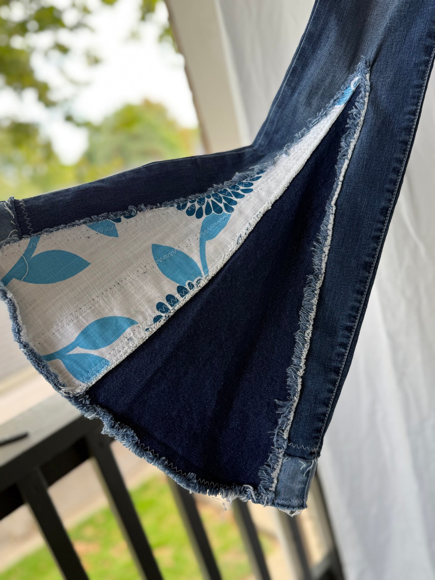 Blue Floral Bell Bottom Jeans (size 2)– Retro Boho Vibes