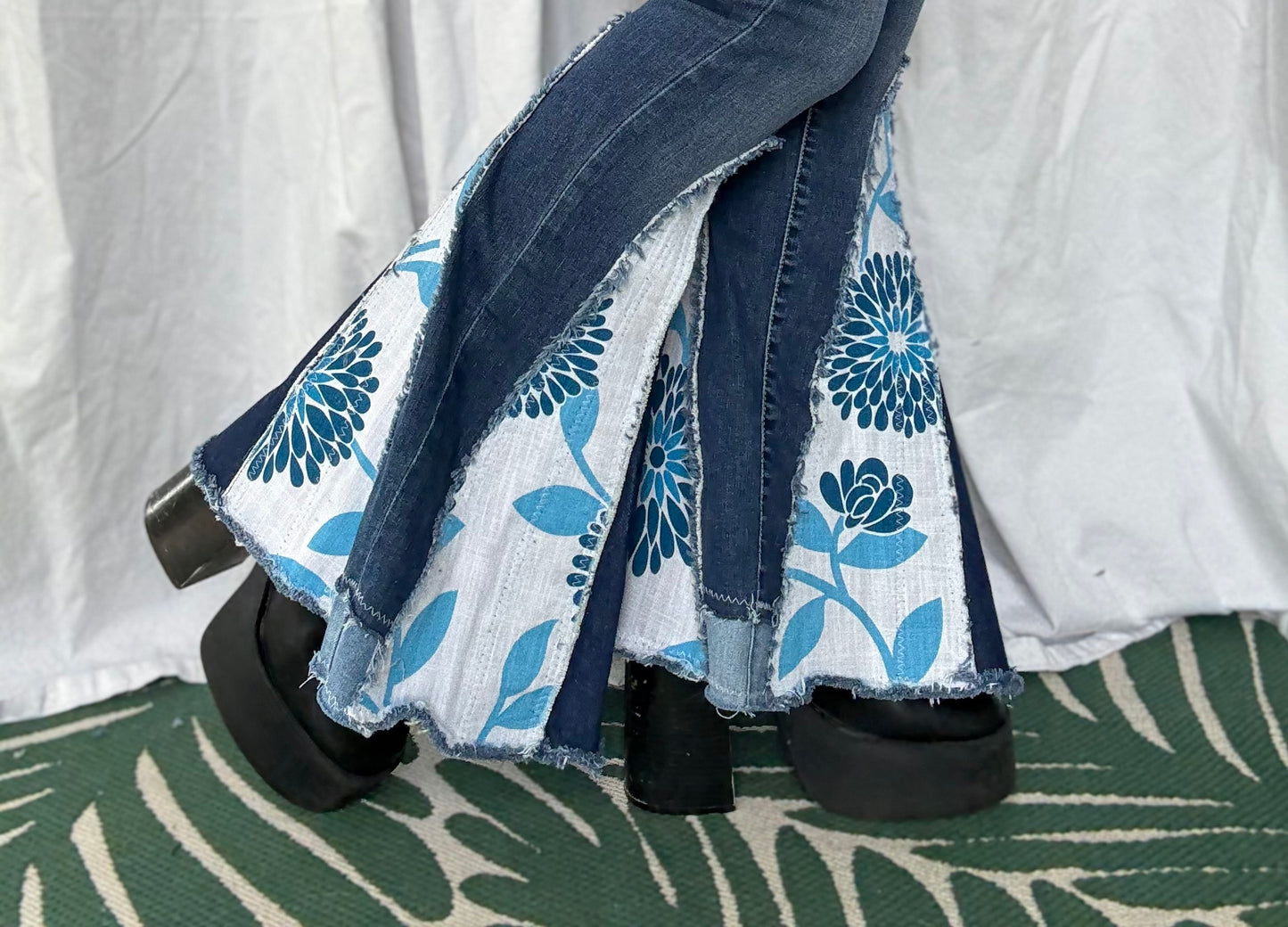 Blue Floral Bell Bottom Jeans (size 2)– Retro Boho Vibes