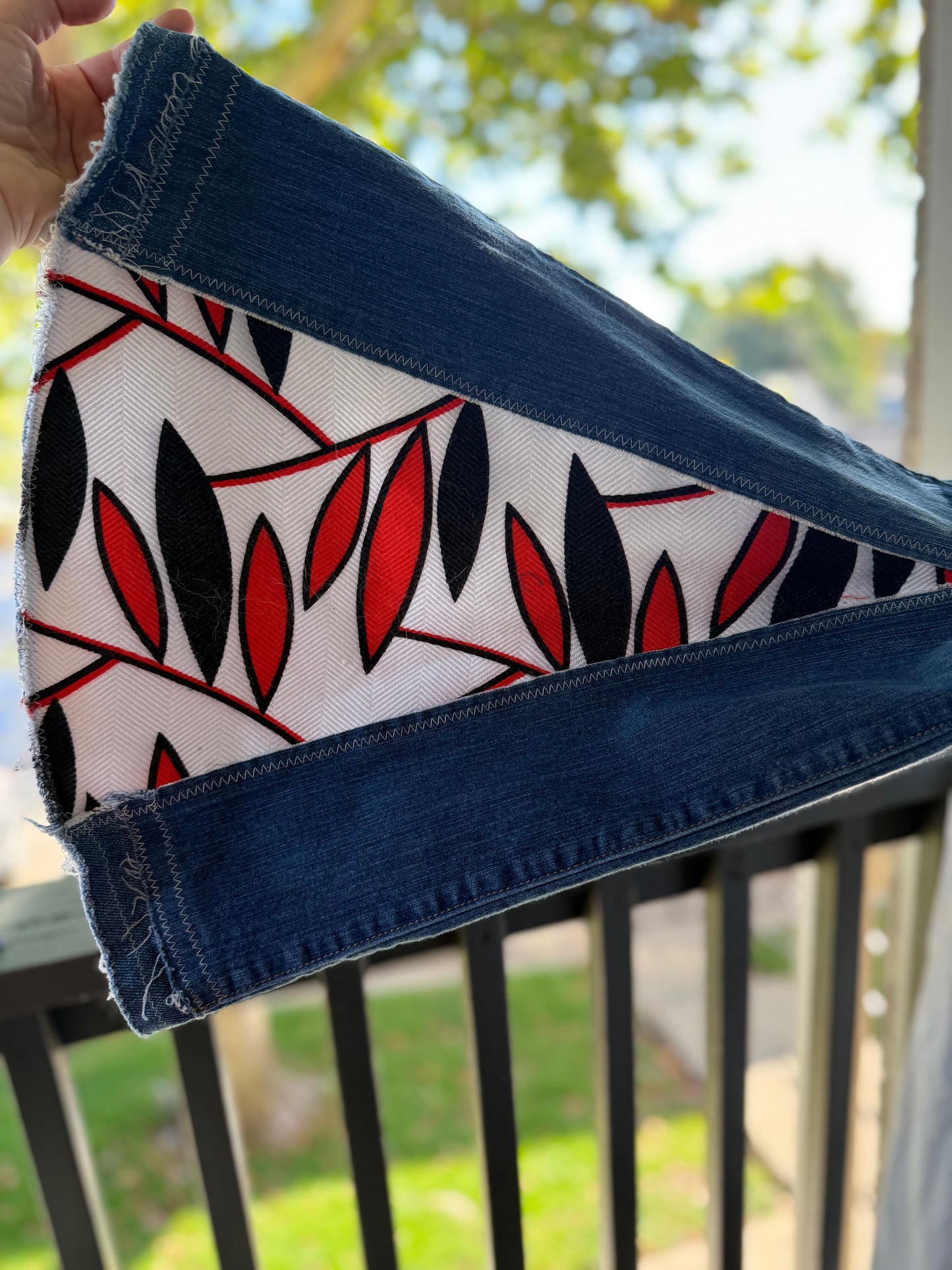 Red & Black Wild Leaf (size 10)