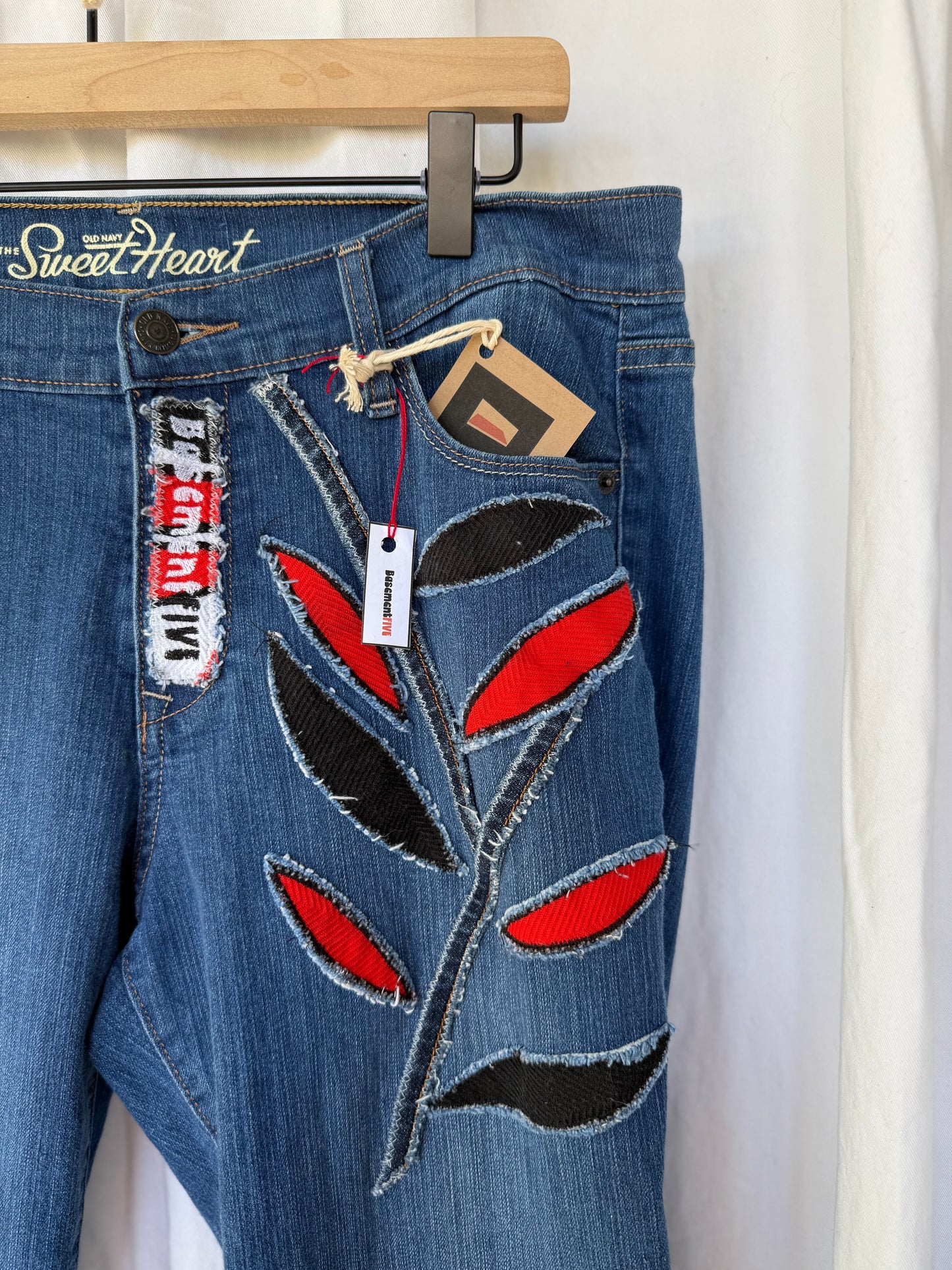 Red & Black Wild Leaf (size 10)