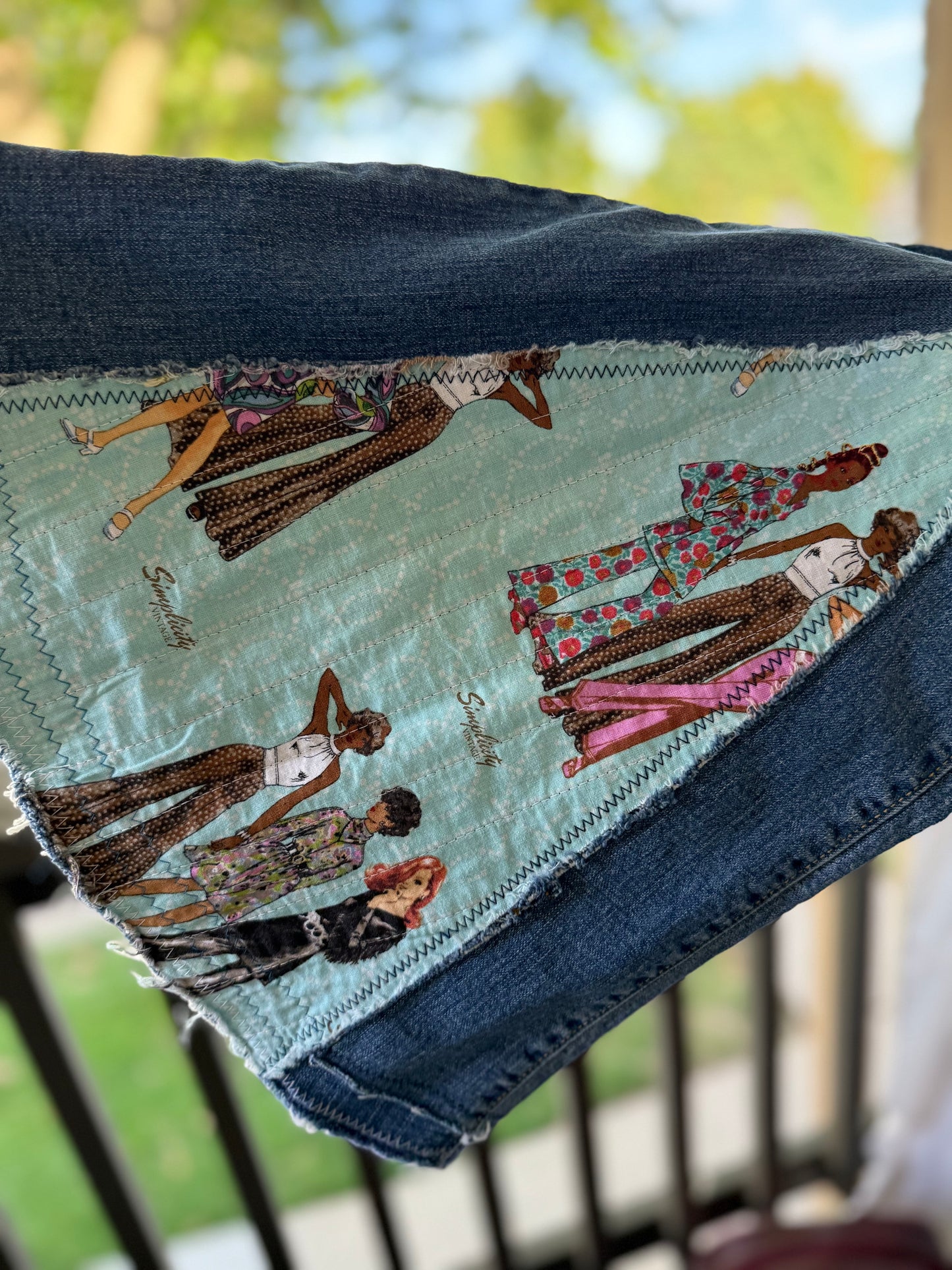 Fashionista Bell Bottom Jeans (size 6) – Style Icon Statement Pants