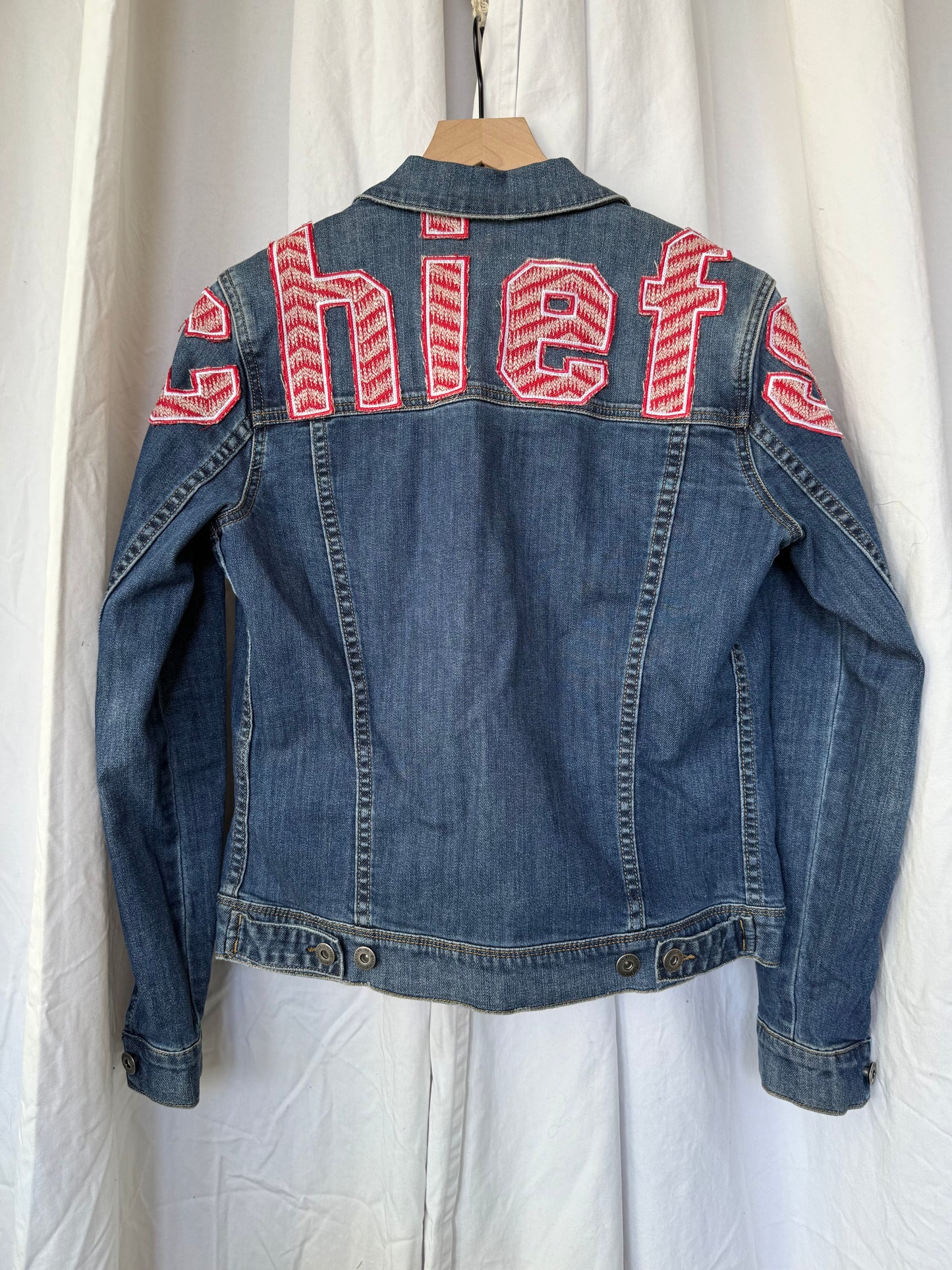 Kansas City Chiefs Denim Jacket (M) – Game Day Statement Piece