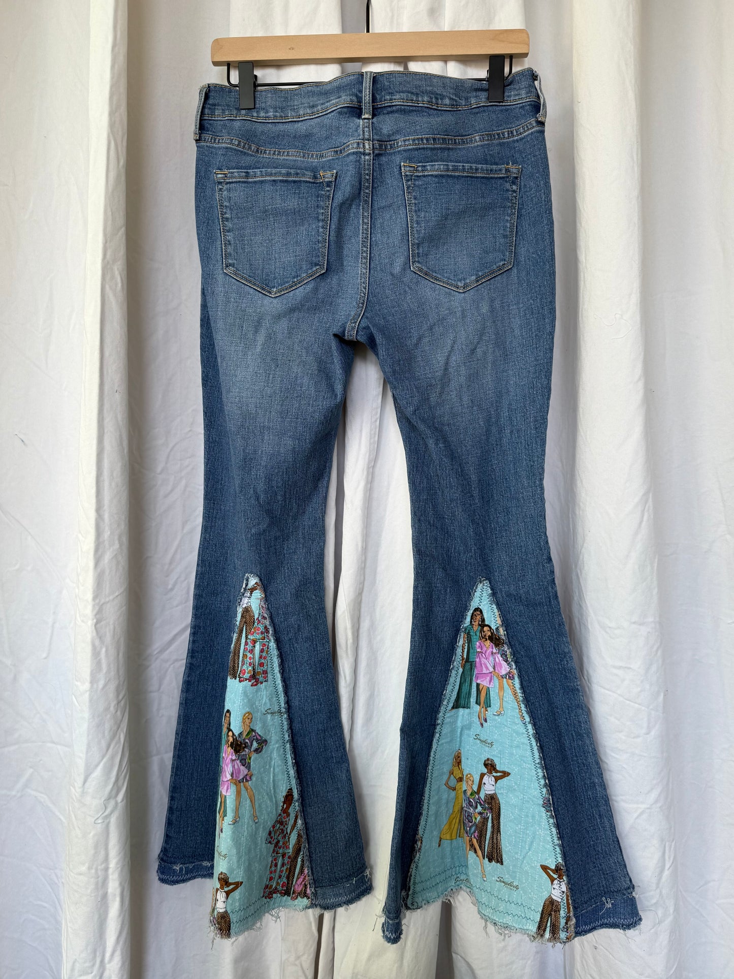 Fashionista Bell Bottom Jeans (size 6) – Style Icon Statement Pants