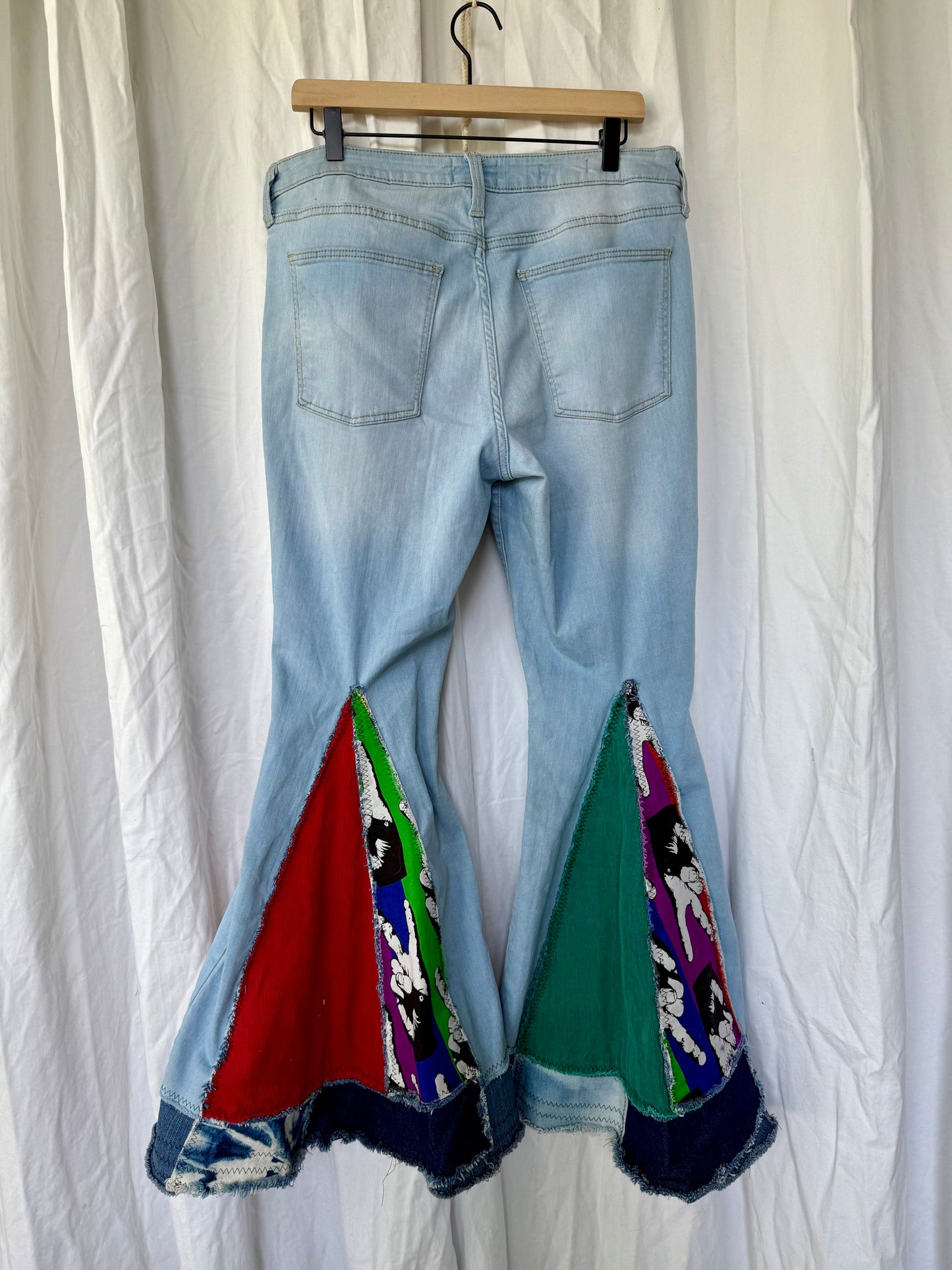 ✌🏻🌈 Patchwork Upcycled Bell Bottoms (Size 14 - 32x31)