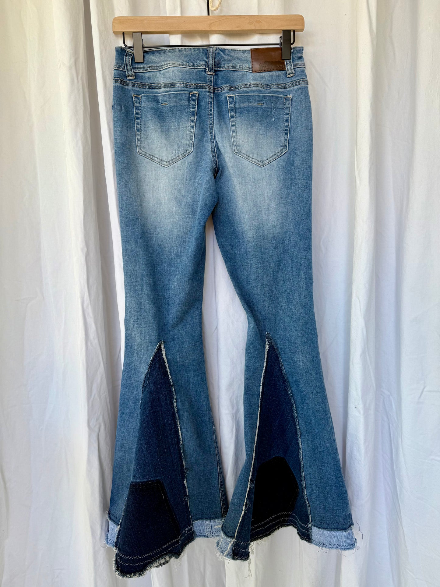 Blue Daisy Bell Bottom Jeans (size 1/2)