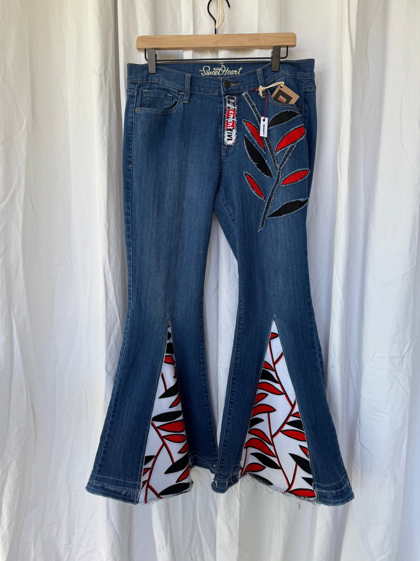 Red & Black Wild Leaf (size 10)