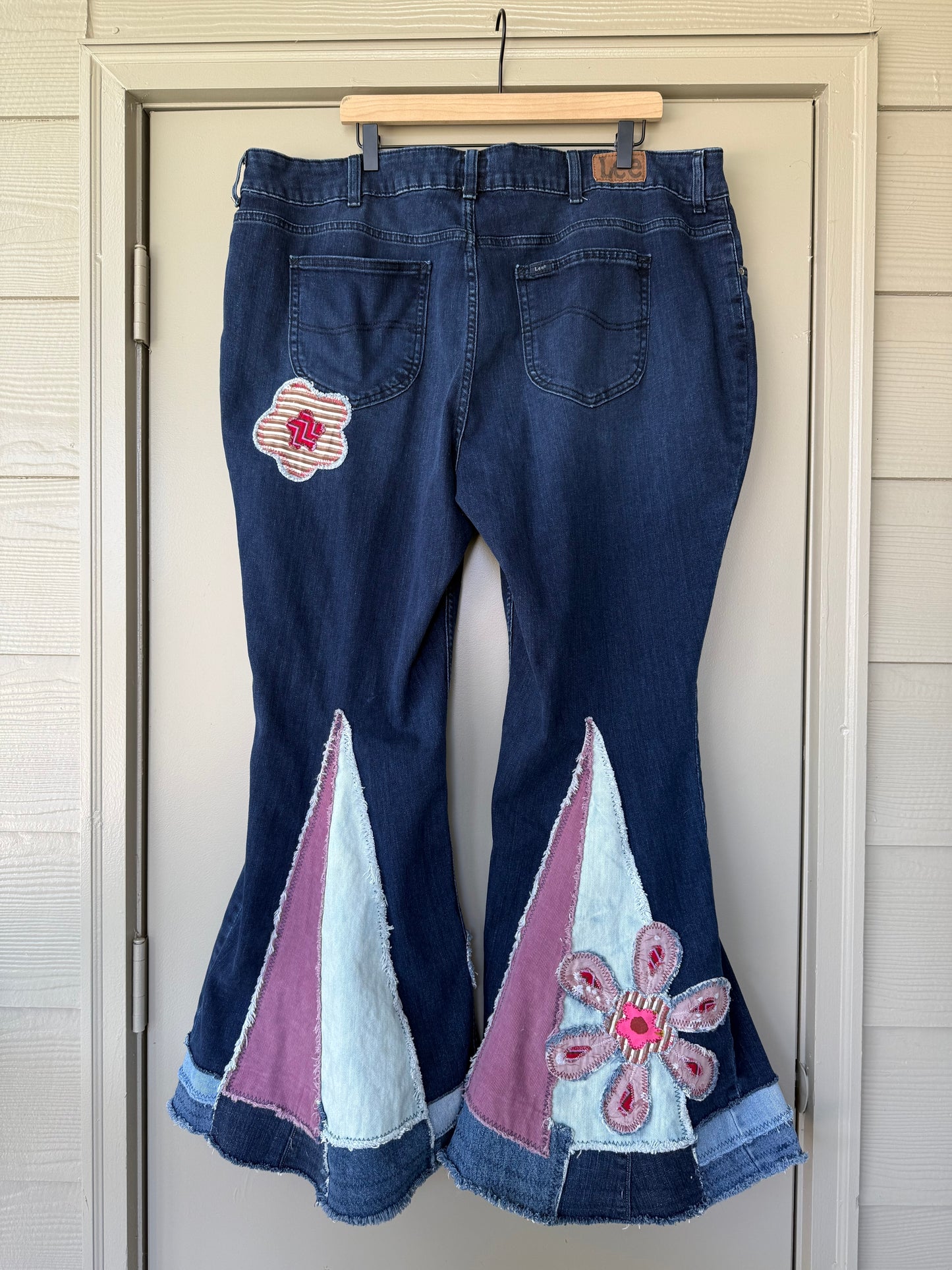 Fabulous Flower Bell bottoms - Size 26 (45x31)