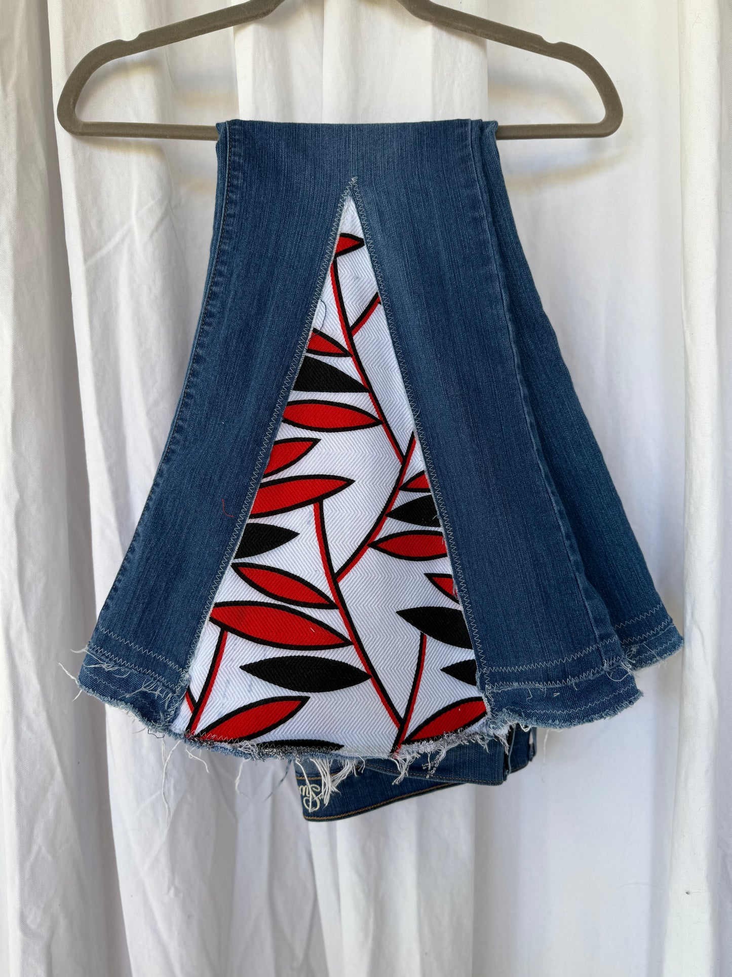 Red & Black Wild Leaf (size 10)