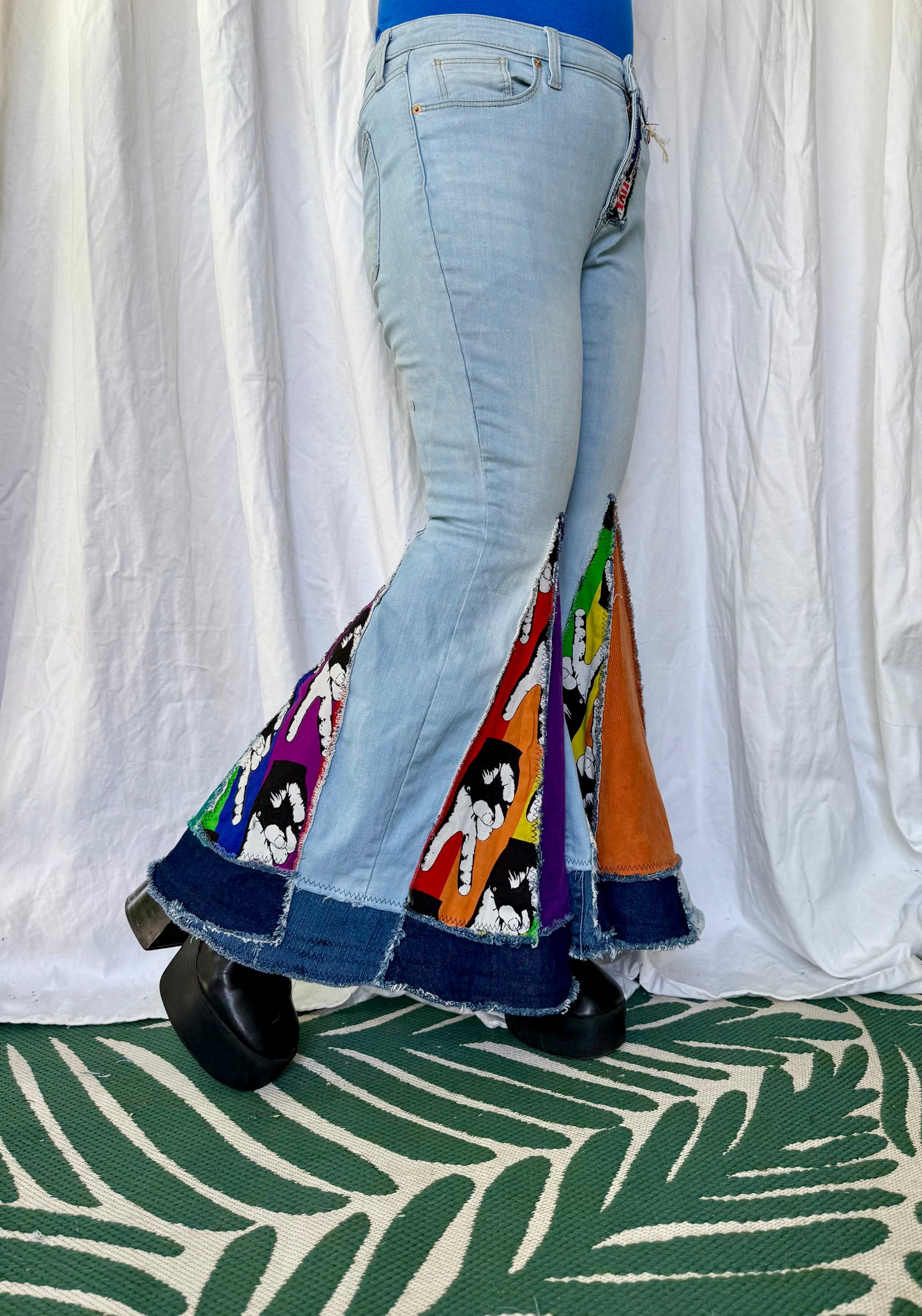 ✌🏻🌈 Patchwork Upcycled Bell Bottoms (Size 14 - 32x31)