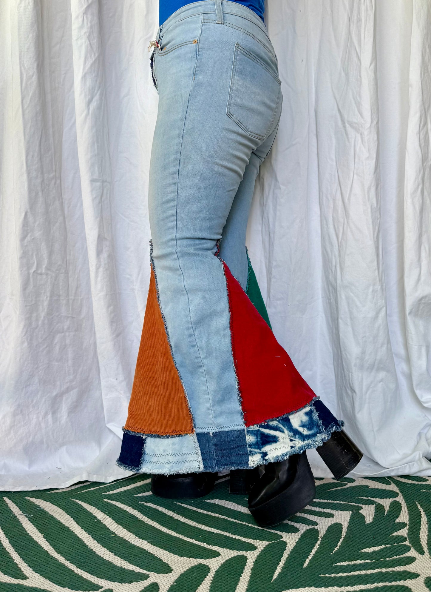 ✌🏻🌈 Patchwork Upcycled Bell Bottoms (Size 14 - 32x31)