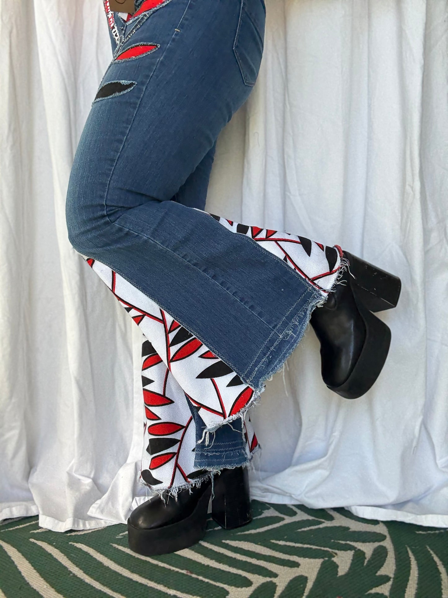 Red & Black Wild Leaf (size 10)