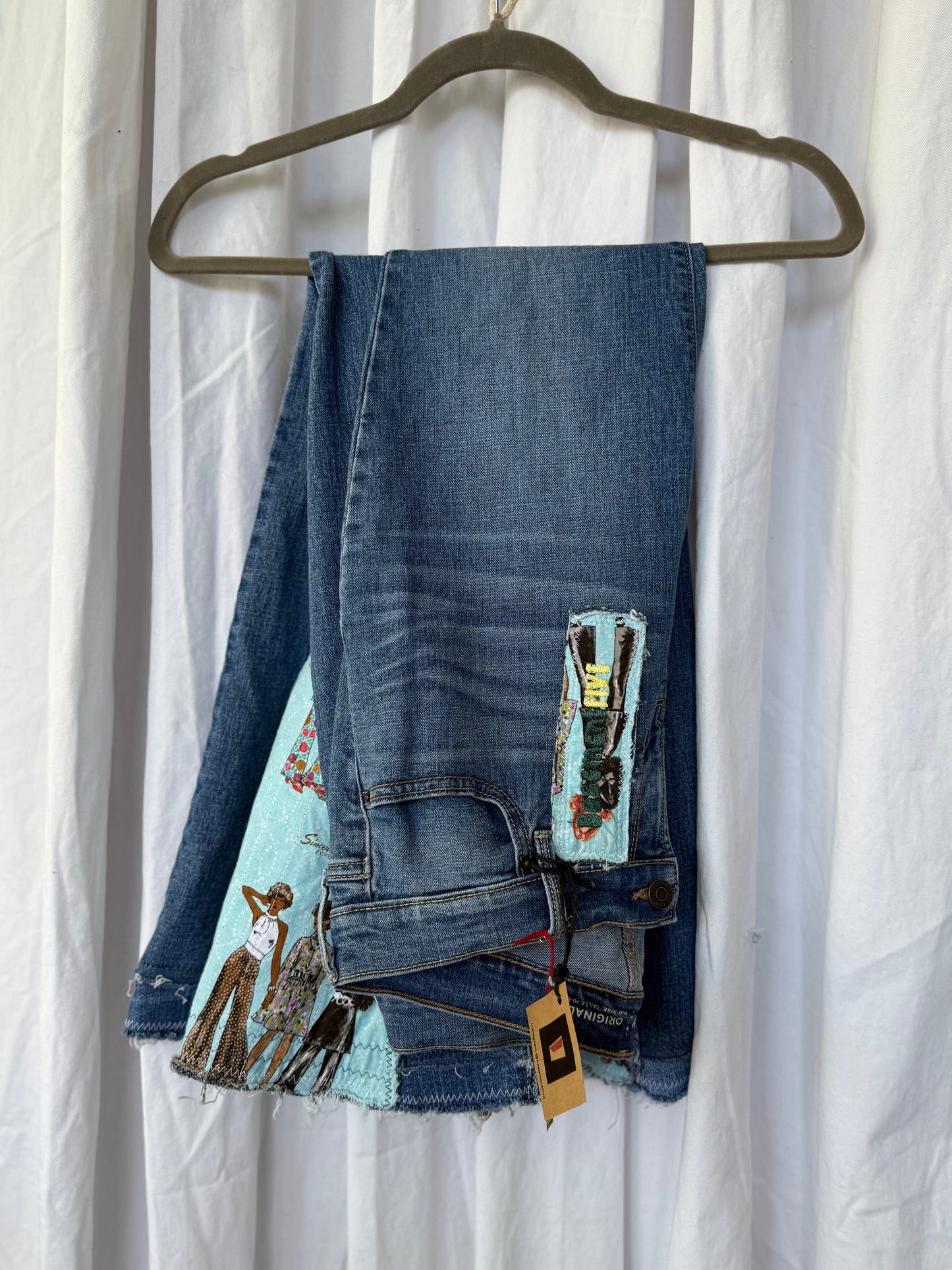 Fashionista Bell Bottom Jeans (size 6) – Style Icon Statement Pants