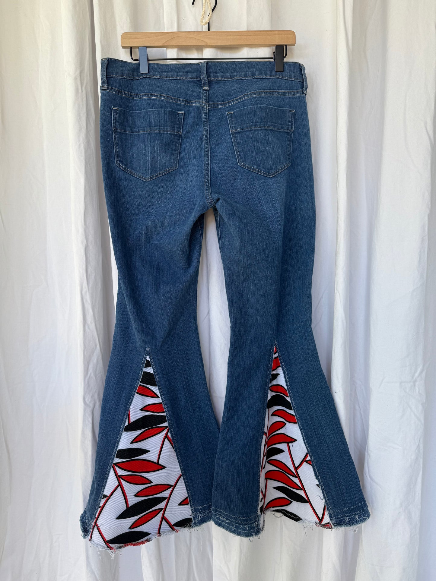 Red & Black Wild Leaf (size 10)