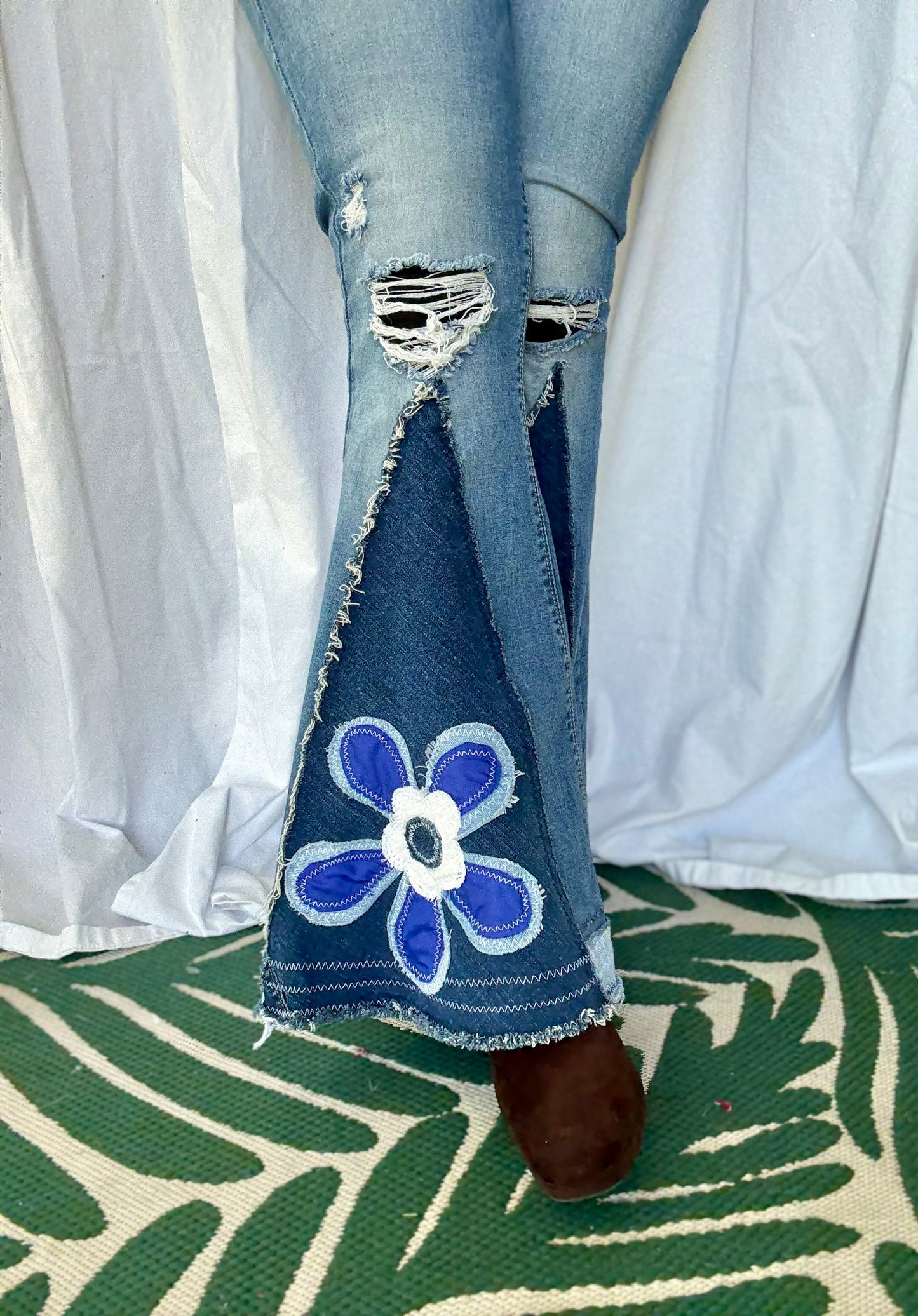 Blue Daisy Bell Bottom Jeans (size 1/2)