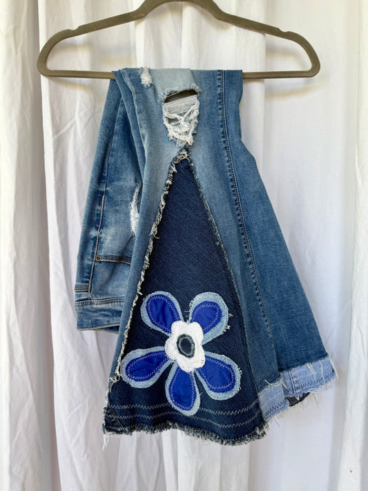 Blue Daisy Bell Bottom Jeans (size 1/2)